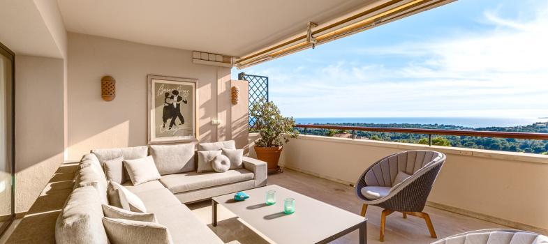 penthouse-apartment-in-luxury-bendinat-development-with-golf-and-sea-views