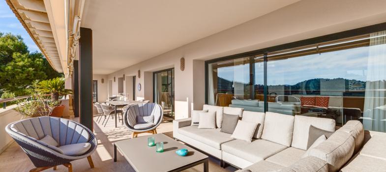 penthouse-apartment-in-luxury-bendinat-development-with-golf-and-sea-views