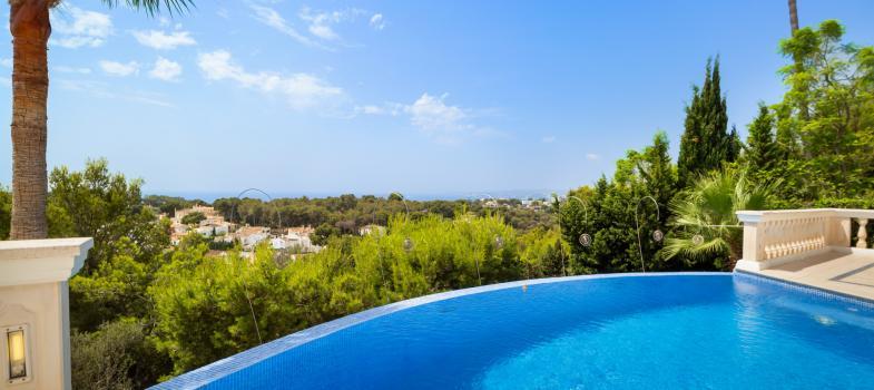 herrliche-villa-mit-panorama-meerblick-in-bendinat