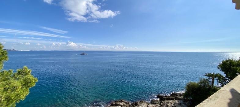 apartment-in-front-line-with-amazing-sea-views