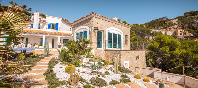 prestigious-villa-in-a-spectacular-location-with-breathtaking-sea-views