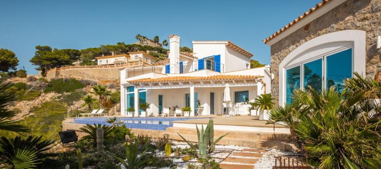 prestigious-villa-in-a-spectacular-location-with-breathtaking-sea-views