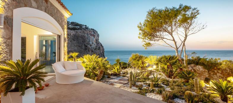 prestigiosa-villa-en-una-ubicaciaan-espectacular-con-impresionantes-vistas-