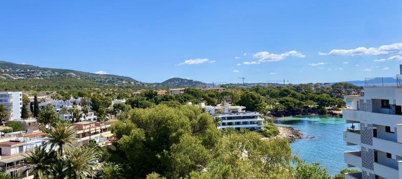 top-floor-frontline-apartment-with-sea-views